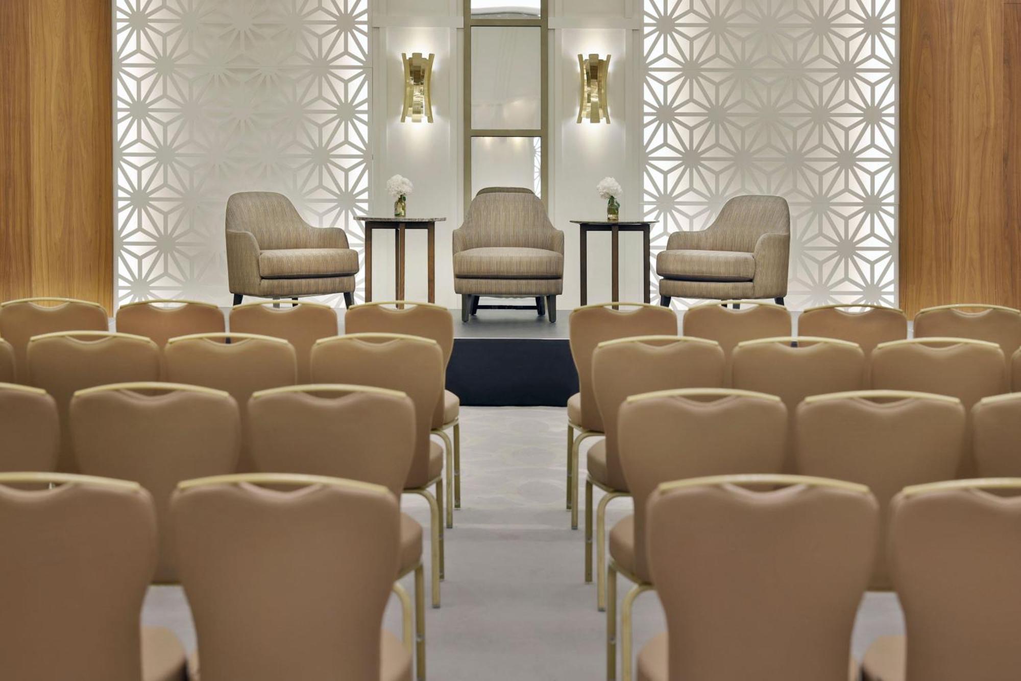 Sheraton Astana Hotel Exterior photo The interior of the new synagogue