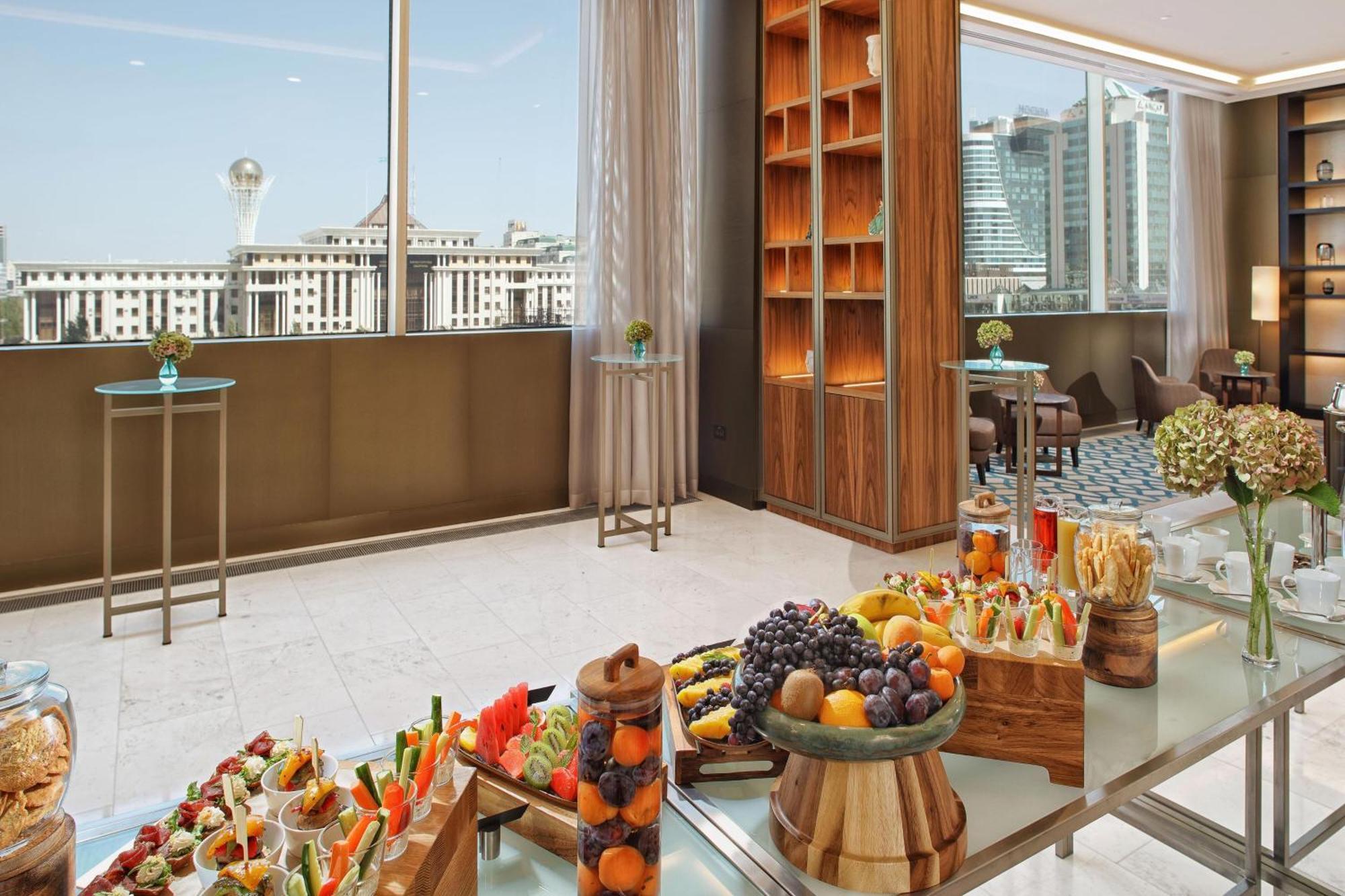 Sheraton Astana Hotel Exterior photo The Club at The Westin Mumbai
